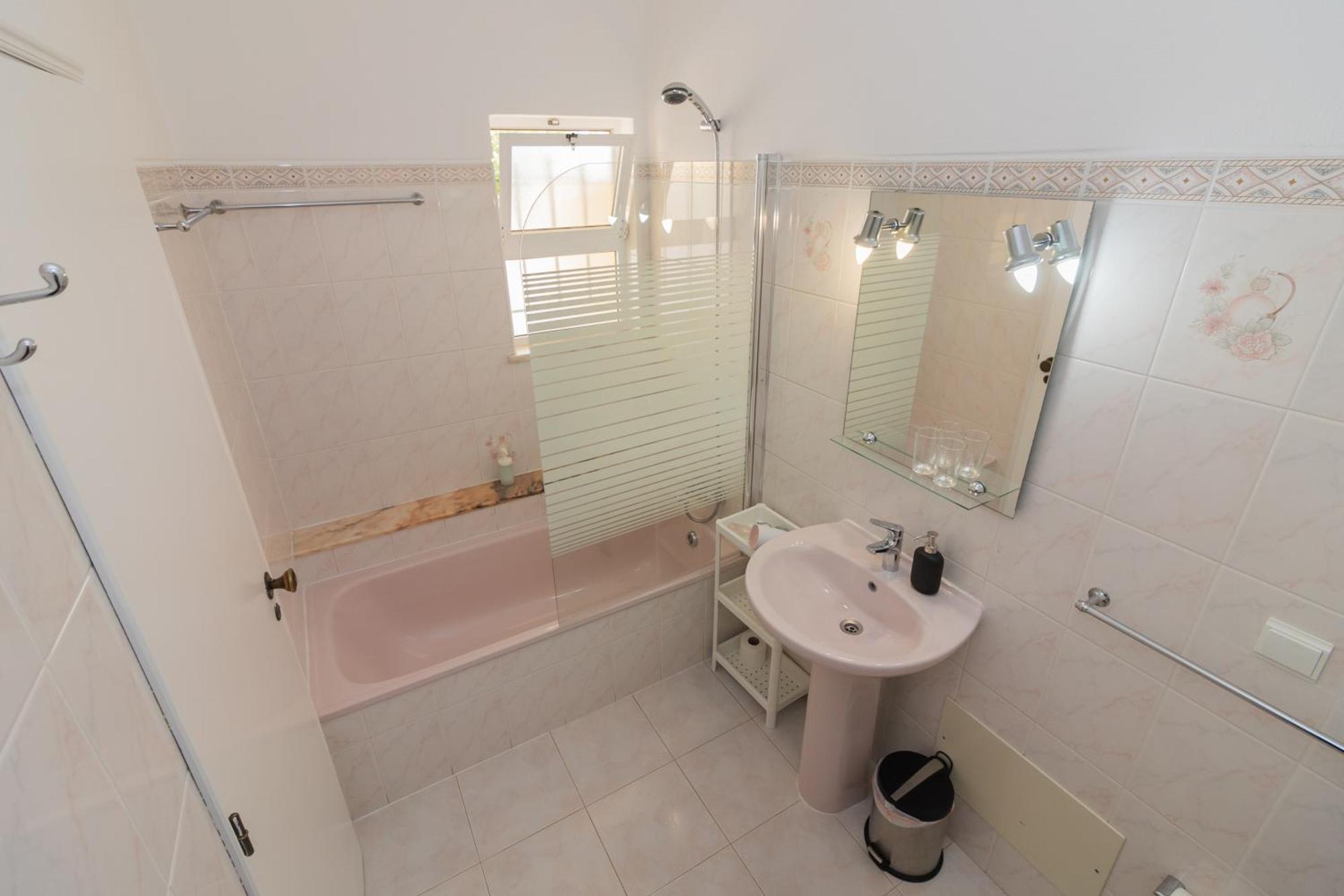 Bb Dona Ana Bed & Breakfast Lagos Exterior photo